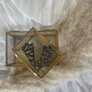 Črna eleganca s srebrom