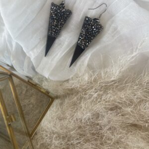 Črna eleganca s srebrom