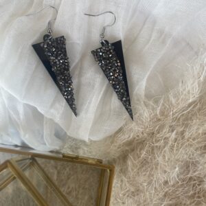 Črna eleganca s srebrom